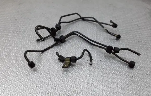 Mazda 3 I Fuel injector supply line/pipe 