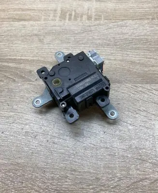 Toyota Avensis T270 Air flap motor/actuator 0638000920