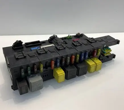 Mercedes-Benz E W211 SAM control unit 2115452101 5DK00804750 A2115452101
