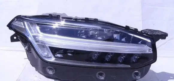 Volvo XC90 Headlight/headlamp 32228689 89912482 1803057049