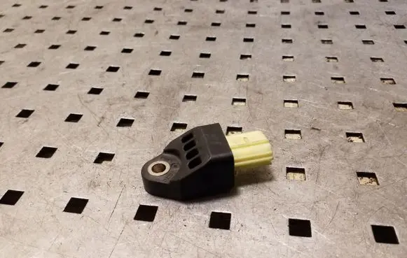 Toyota RAV 4 (XA30) Airbag deployment crash/impact sensor 8983133020