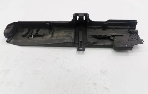 BMW 1 E81 E87 Radiator mount bracket 7524912 11074810