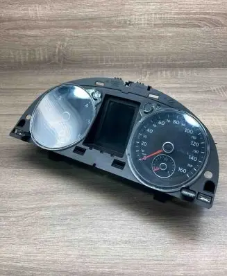 Volkswagen PASSAT B7 Speedometer (instrument cluster) 3AA920970E