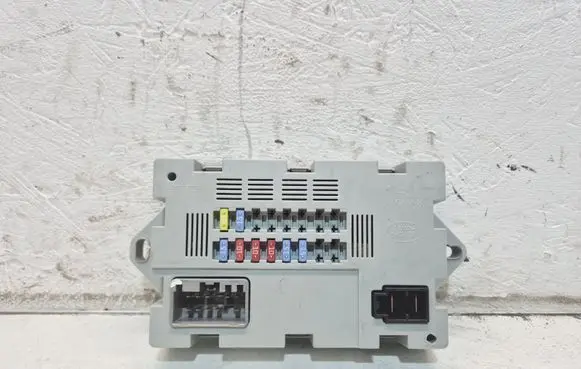 Land Rover Discovery Sport Fuse module QRBETYAA