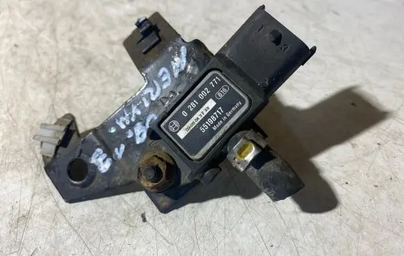 Opel Meriva A Fuel pressure sensor 55198717 0908043FX8 0281002771