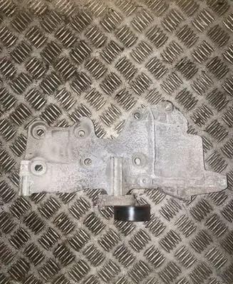 Mercedes-Benz A W177 Generator/alternator bracket 117105989R