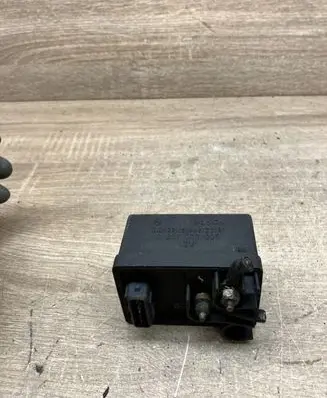 Peugeot 406 Glow plug pre-heat relay 0281003005