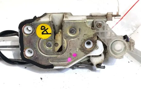 Honda CR-V Front door lock