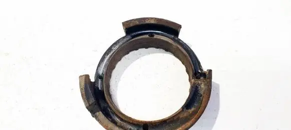 Volvo XC70 Front coil spring rubber mount 8646802 23937