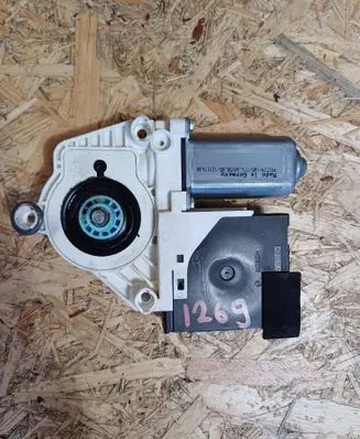 Volkswagen PASSAT B6 Front door window regulator motor 1K0959792L F005S00296