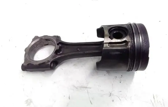 Opel Astra G Piston with connecting rod