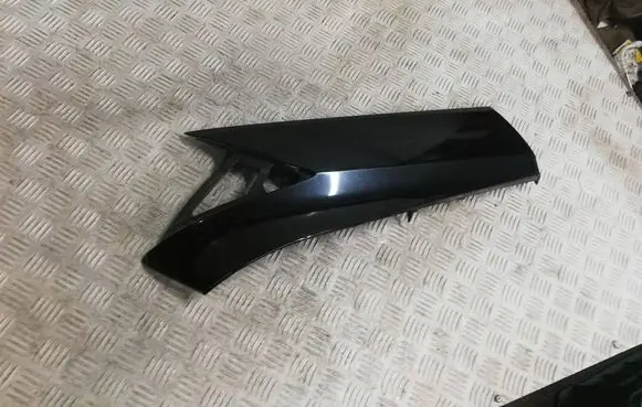 Rear fender molding trim