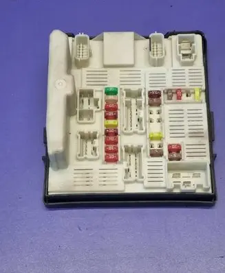 Renault Master III Fuse module 284B67653R 7720009577