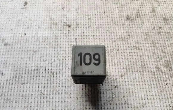 Volkswagen Transporter - Caravelle T4 Other relay 1J0906381A