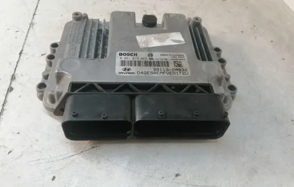 Hyundai i30 Engine control unit/module 391132A932 0281019083