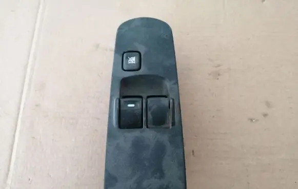 Mitsubishi Colt CZ3 Electric window control switch MR587959