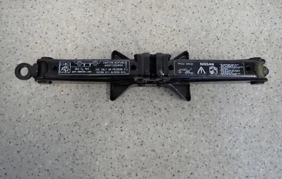 Nissan Micra Spare wheel mounting bracket 