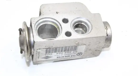 Audi Q7 4L Air conditioning (A/C) expansion valve 7L0820679B
