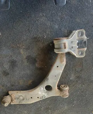 Ford Focus Front lower control arm/wishbone