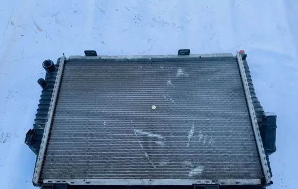 Chrysler Crossfire Coolant radiator 2025007803