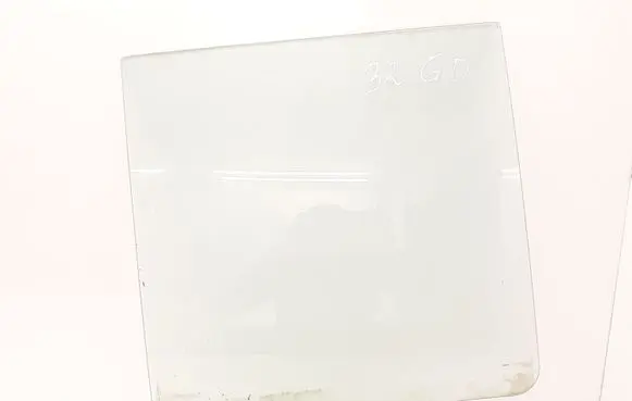 Mitsubishi Pajero Rear door window glass 43R00033 DOT20 M213
