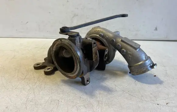 Audi Q3 F3 Turbo 05E145701K LD1