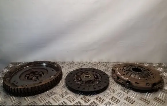 Nissan Note (E11) Clutch set kit 8200518938 8200335084