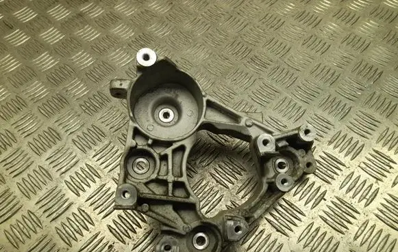 Nissan Ariya Engine mounting bracket DENI1