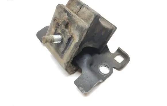 Nissan Navara D23 Engine mount bracket