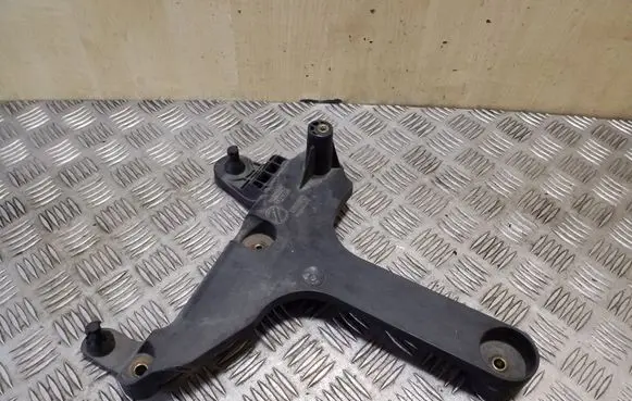 Audi TT TTS Mk2 Air filter cleaner box bracket assembly 8J0129671E
