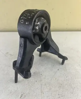 Toyota Avensis T250 Engine mount bracket