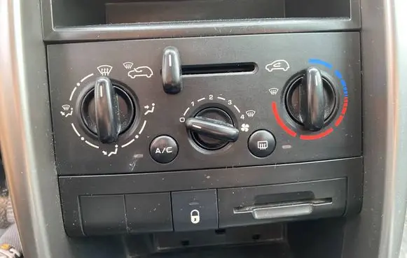 Peugeot 207 Climate control/heater control trim