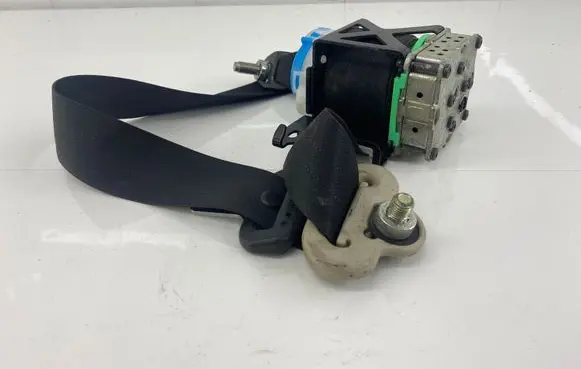 Mazda 6 Front seatbelt 0539068