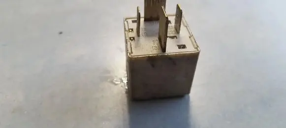 Volkswagen PASSAT B5.5 Other relay 8D0951253