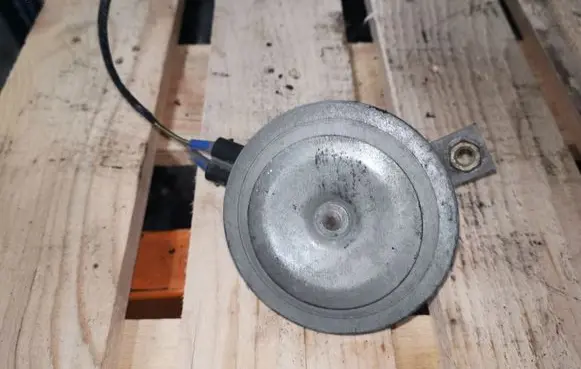 Volkswagen Golf IV Horn signal