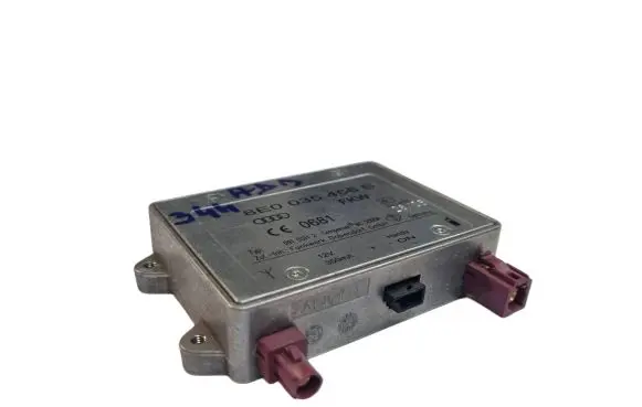 Audi A8 S8 D3 4E Aerial antenna amplifier 8E0035456B 09103112