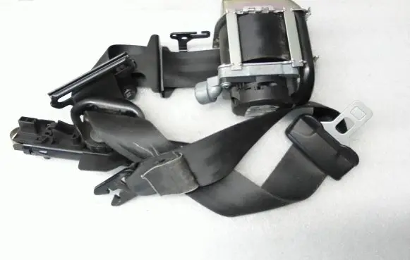 Volvo V60 Front seatbelt P39800482 616011100B 1T01103060615