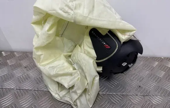 Steering wheel airbag