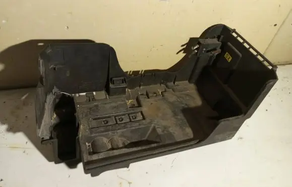 Opel Vectra C Battery box tray 24413805
