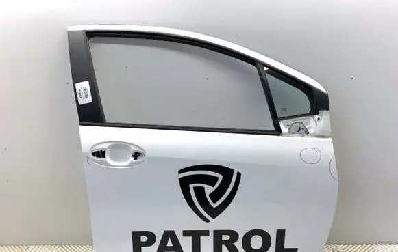 Toyota Yaris Front door 