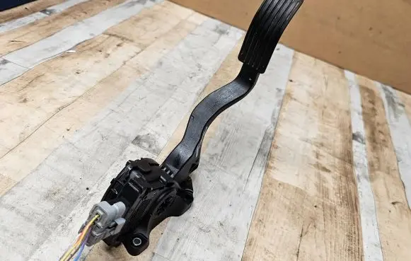 Peugeot 308 SW Accelerator throttle pedal 9681844480 16022009 6PV00994901