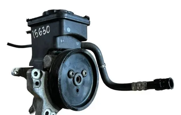BMW X3 E83 Power steering pump 7692974 1740858 32421740858