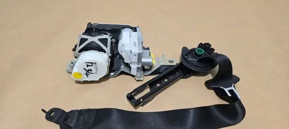 Mercedes-Benz ML W166 Front seatbelt A1668600088