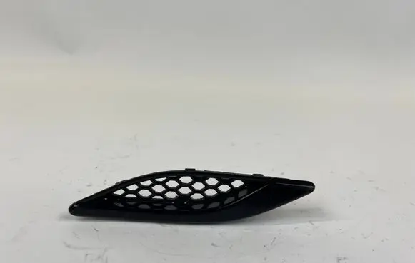 Maserati Ghibli Fender grill 670028905