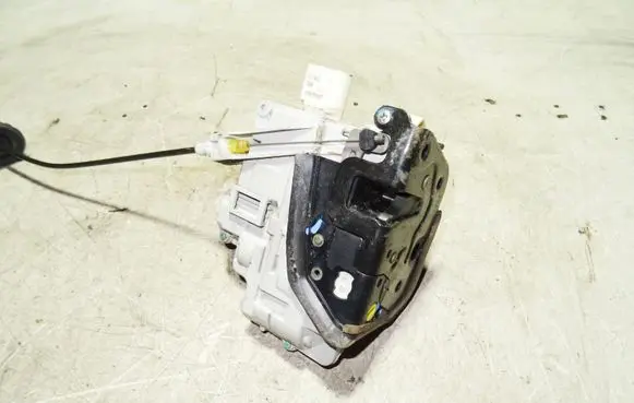Audi A4 S4 B7 8E 8H Front door lock 8E2837015AA