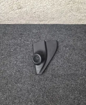 Toyota Hilux VIII High frequency speaker in the rear doors 861500K260
