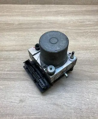 Toyota Corolla Verso AR10 ABS Pump 445400F020
