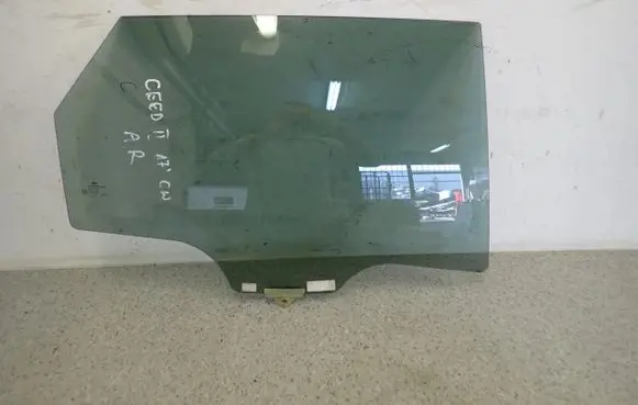 KIA Ceed Sliding door window/glass 