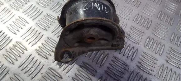 Honda Civic Engine mount bracket