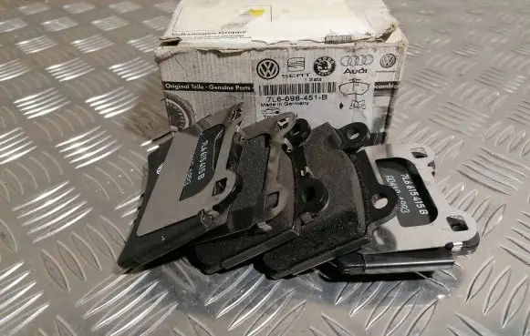 Volkswagen Touareg I Brake pads (rear) 7L6615415B